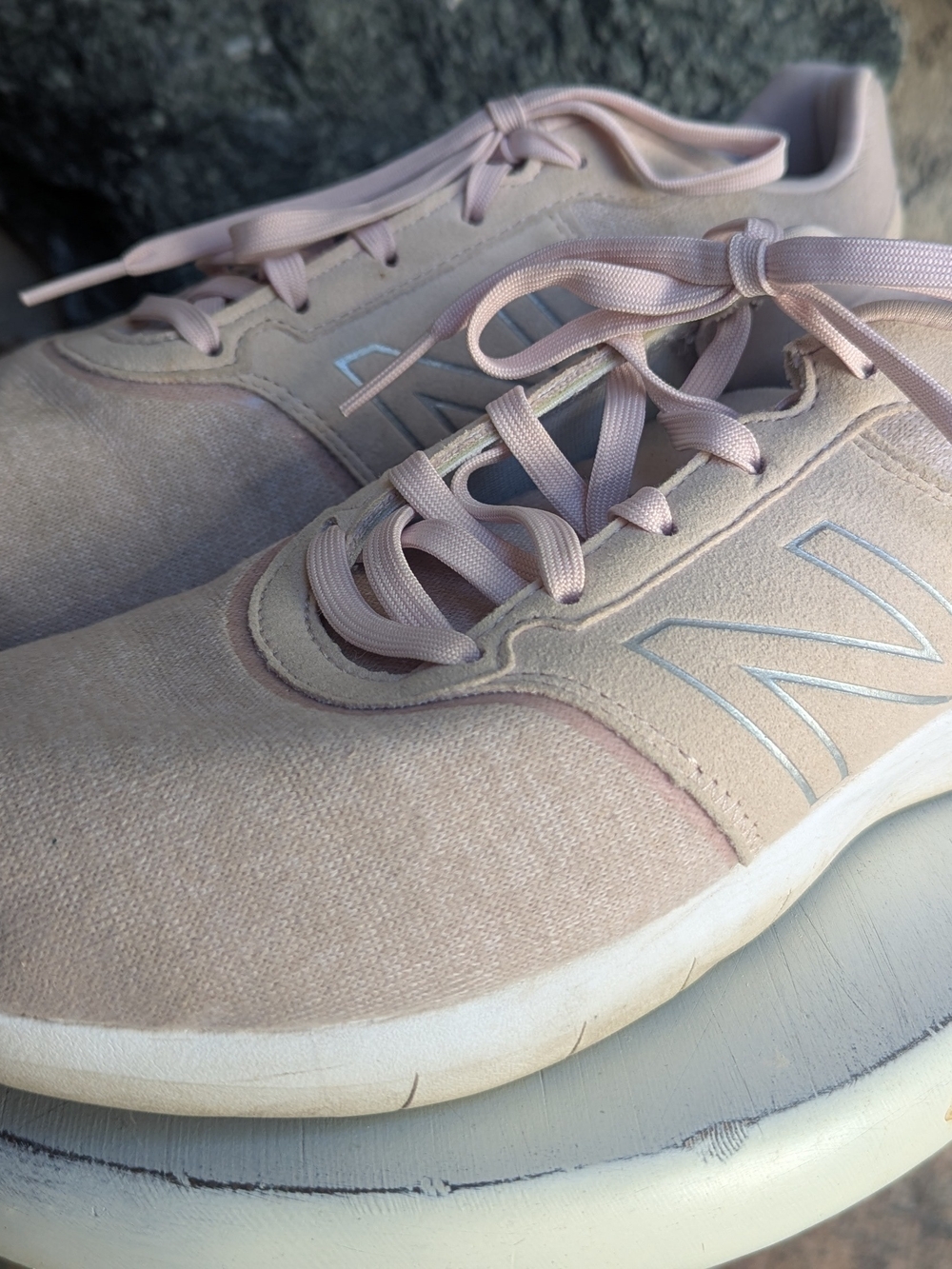 New Balance Women's Light Pink Canvas Sneaker Sz 9